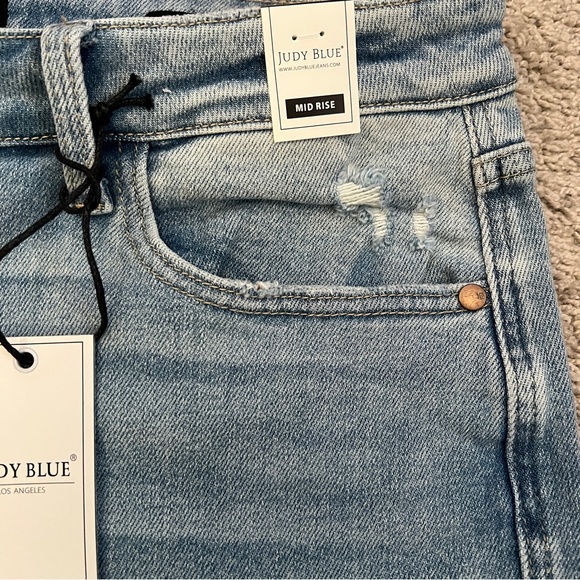 Judy Blue Star Bright Boyfriend Jeans - Picture 7 of 14
